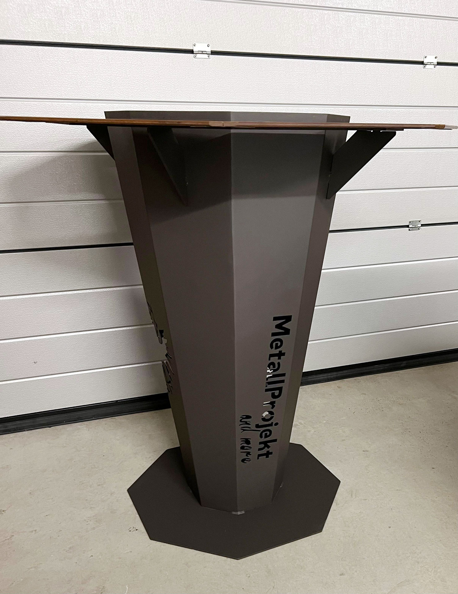 Feuerschale-personalisiert-mit-Tischplatte